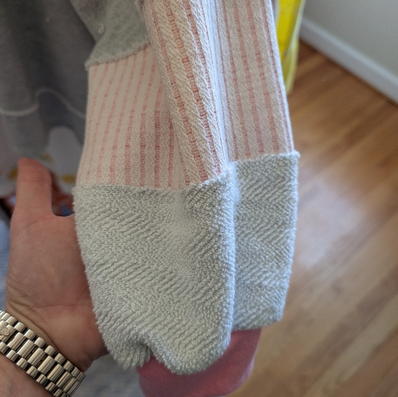 BUCKETLIST Women's Sweatshirt in Gray and Pink Terry Cloth Rough  Edge Collar. - Picture 4 of 5